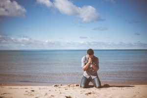 homme mer plage