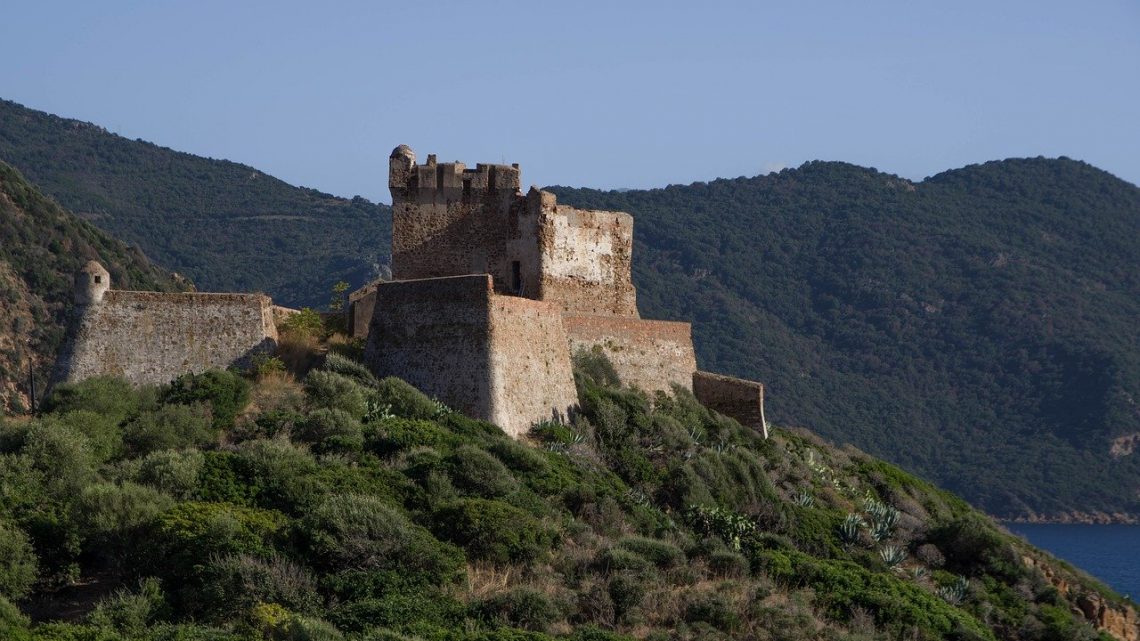 Un tour en mer vers des espaces privilégiés du côté ouest de la Corse